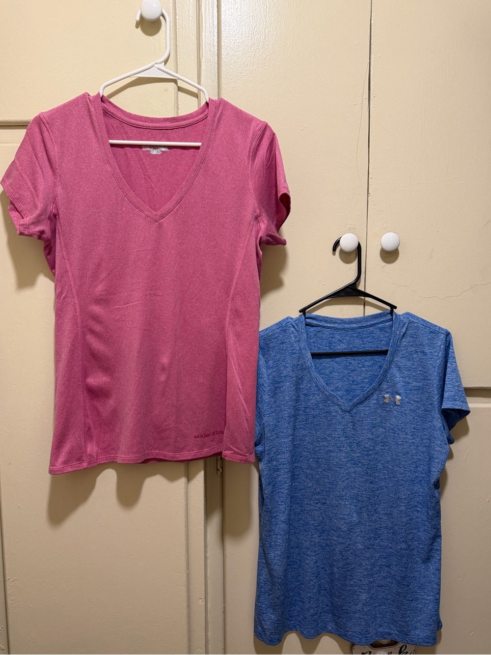 2 women’s v neck underarmour tees. Large. 1 blue 1 pink